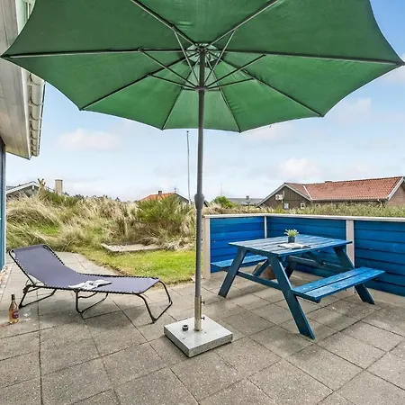 2 Bedroom Awesome In Hvide Sande