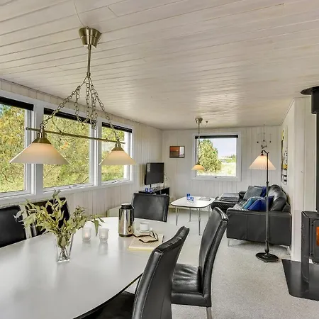 2 Bedroom Awesome In Hvide Sande