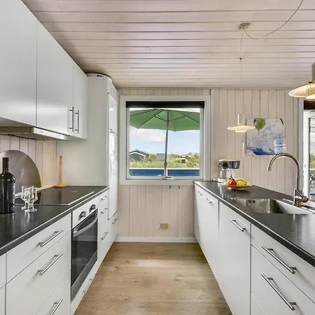 2 Bedroom Awesome In Hvide Sande *